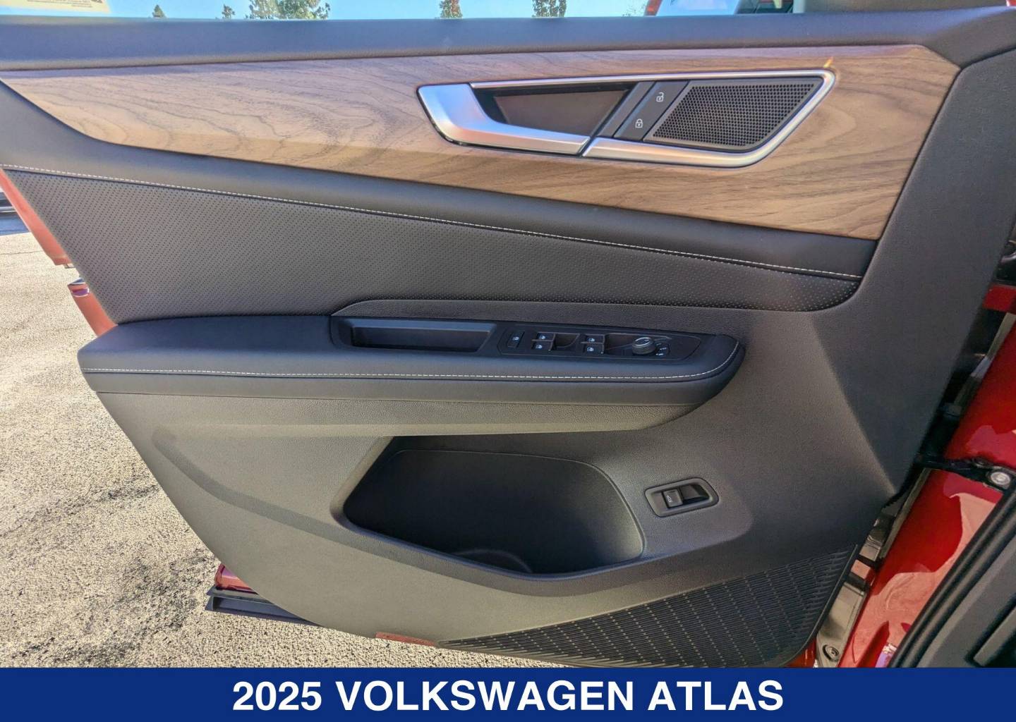 2025 Volkswagen Atlas SE w/Tech - Photo 9