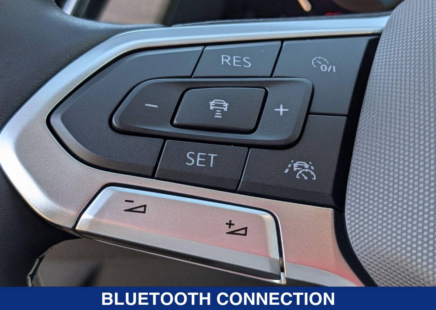 2025 Volkswagen Atlas SE w/Tech - Photo 13