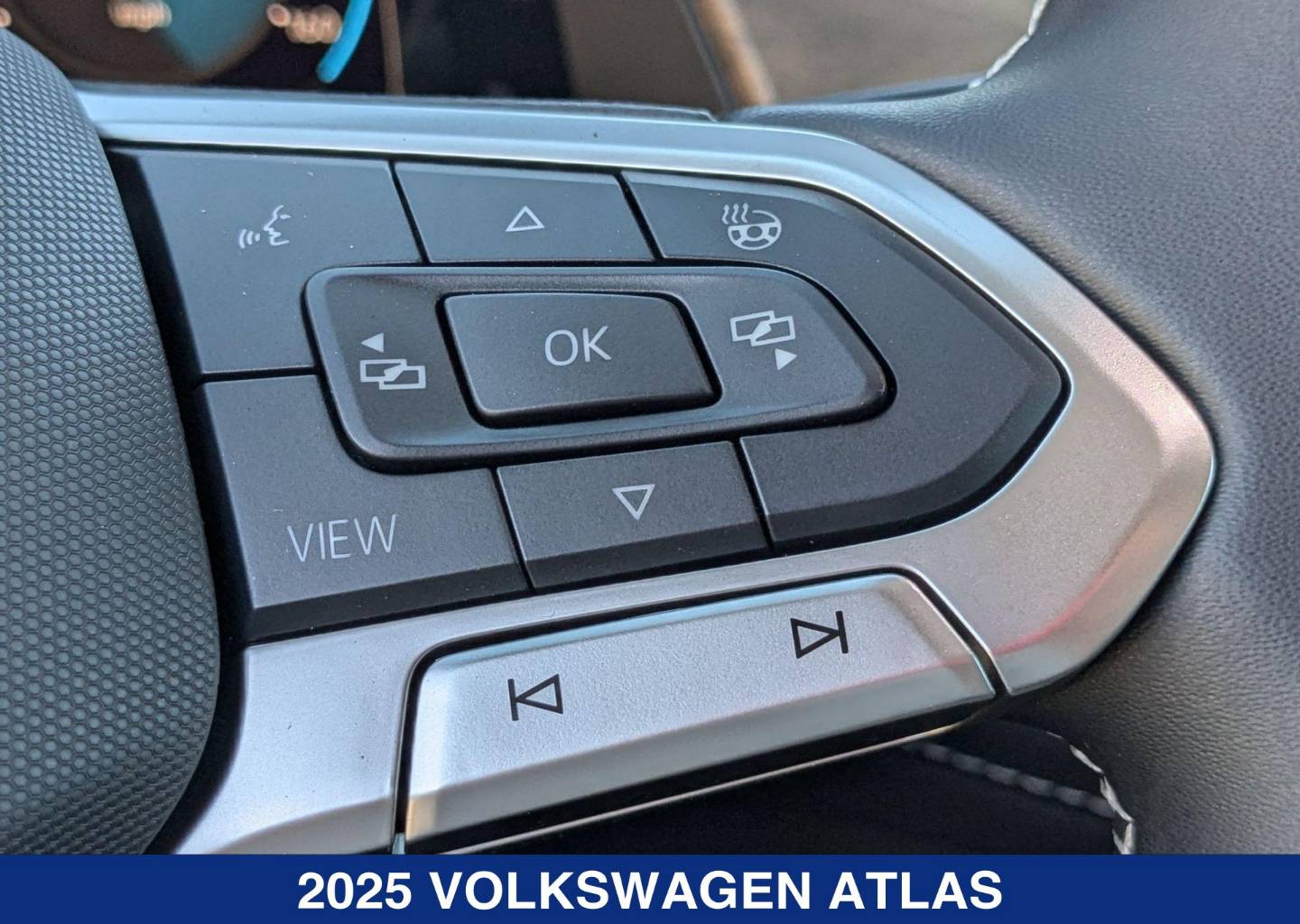 2025 Volkswagen Atlas SE w/Tech - Photo 14
