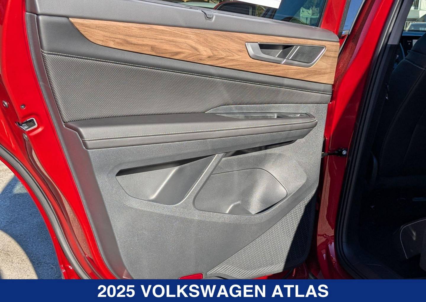 2025 Volkswagen Atlas SE w/Tech - Photo 17