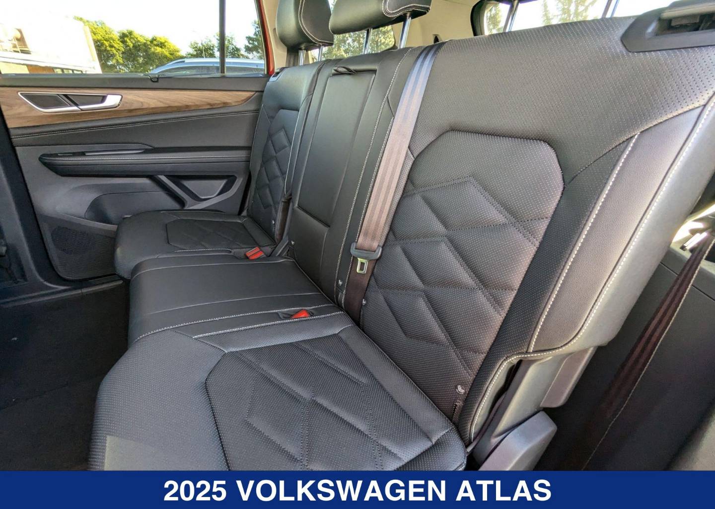 2025 Volkswagen Atlas SE w/Tech - Photo 18