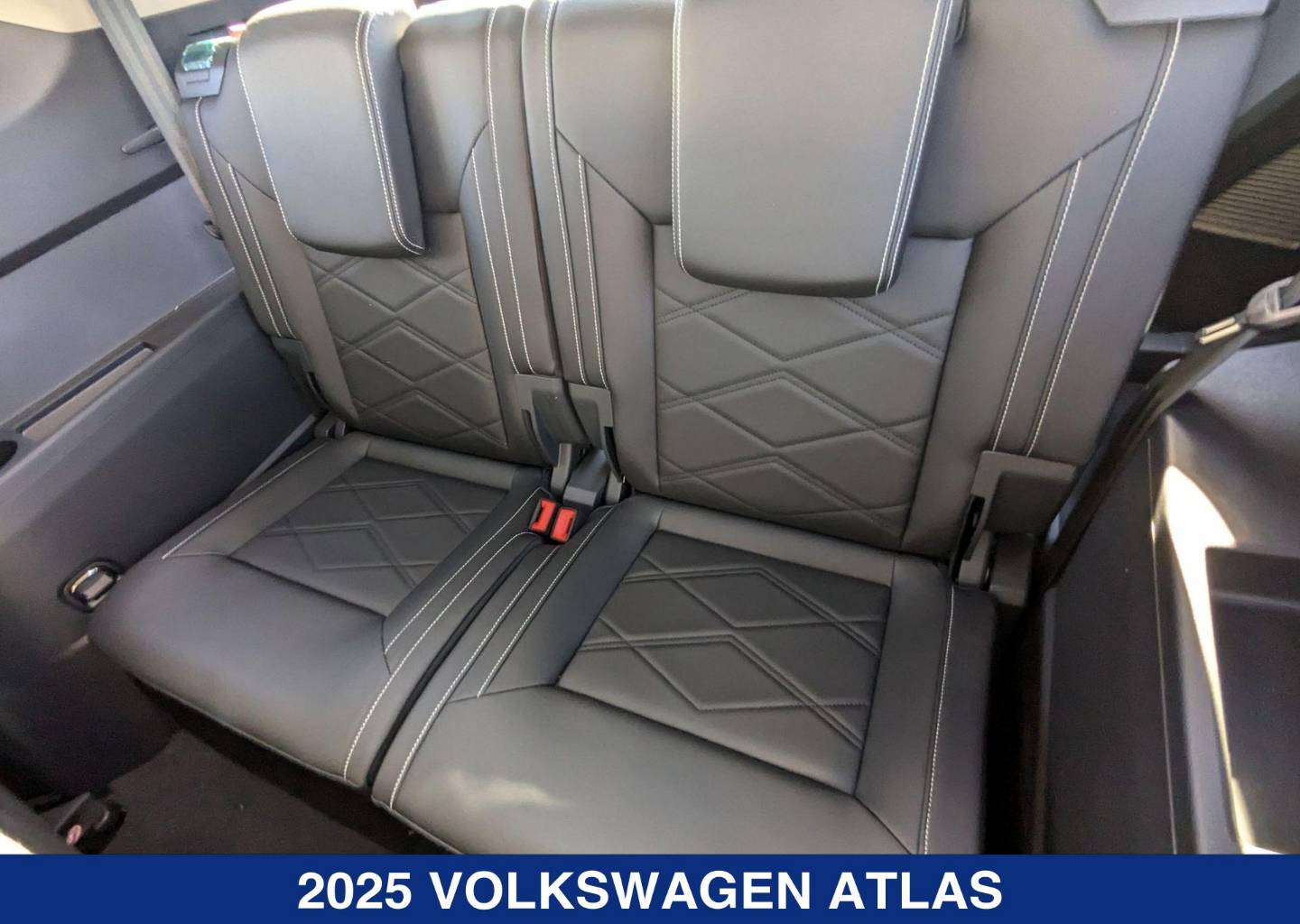 2025 Volkswagen Atlas SE w/Tech - Photo 19