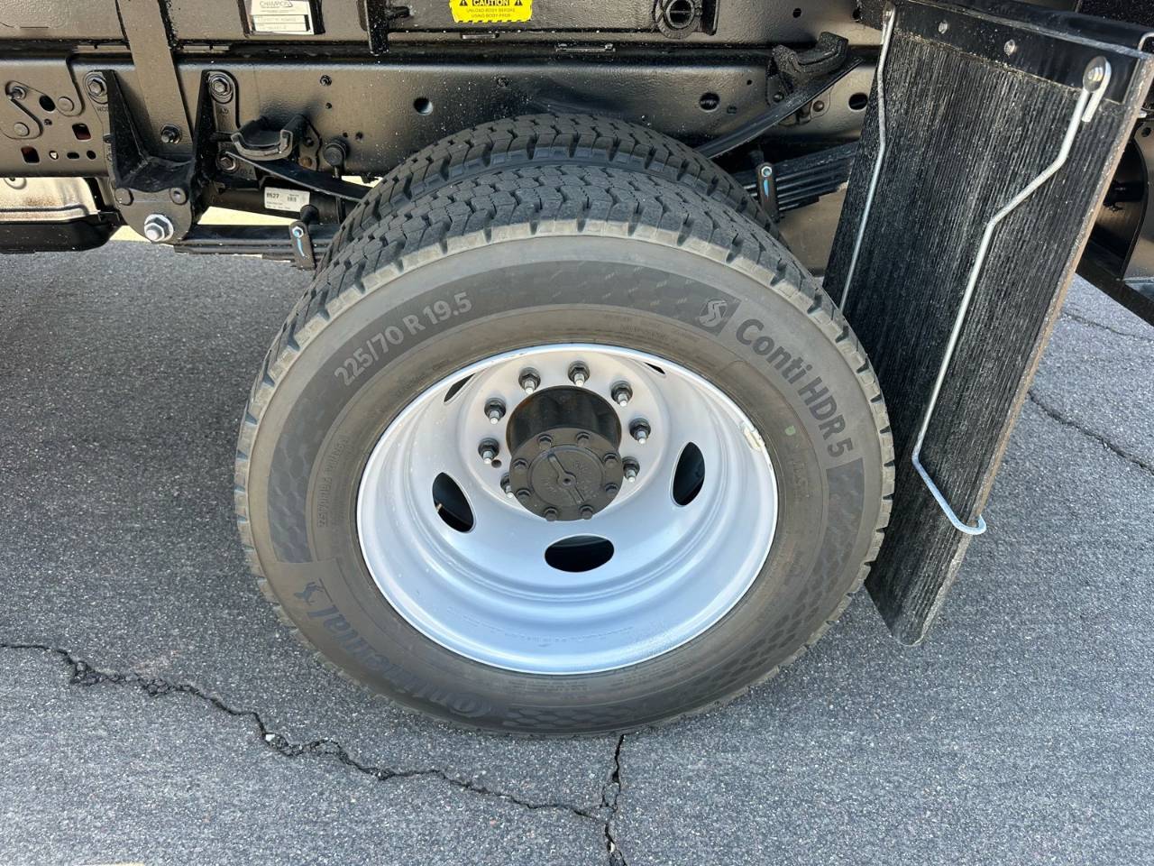 2025 Ford F-550 Super Duty Chassis Cab XL - Photo 21