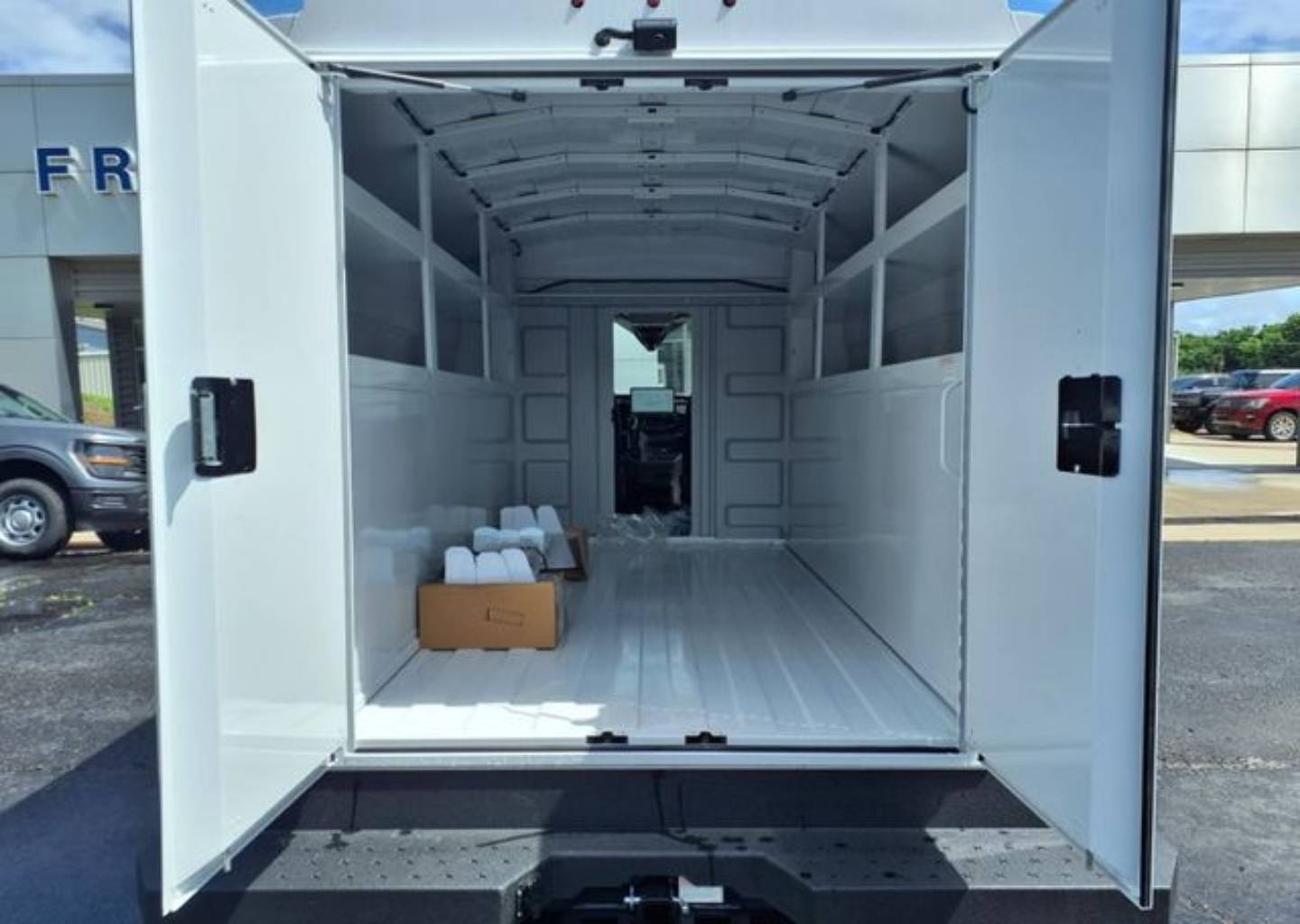 2024 Ford Transit Cutaway Base - Photo 23