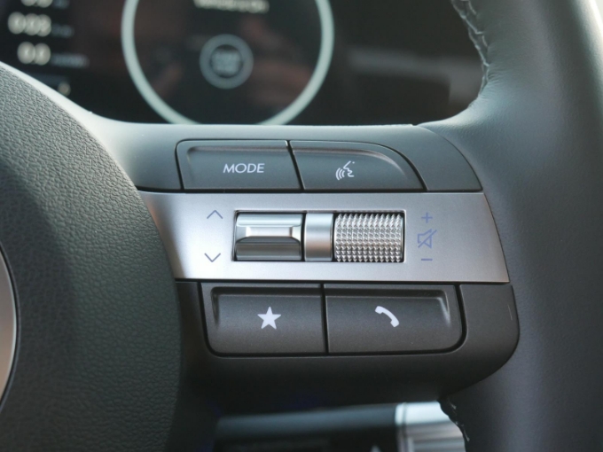 2025 Hyundai Kona EV SEL - Photo 11