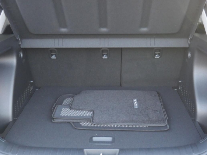 2025 Hyundai Kona EV SEL - Photo 12