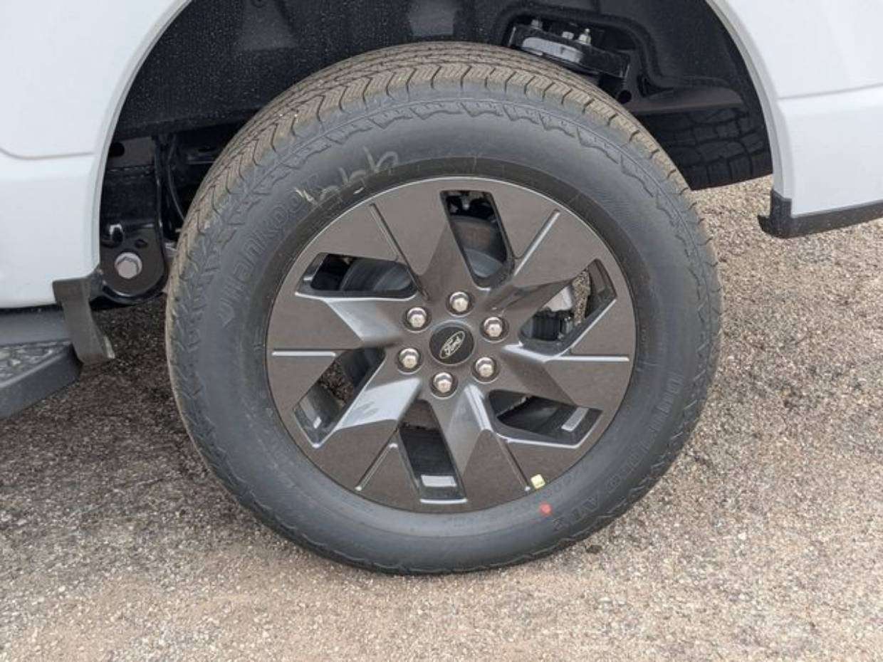 2025 Ford F-150 Lightning Flash - Photo 9
