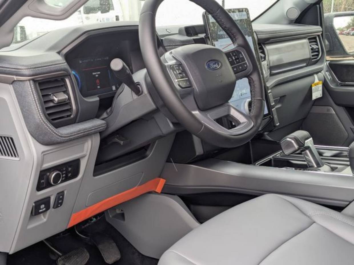 2025 Ford F-150 Lightning Flash - Photo 12