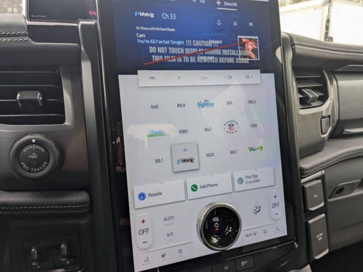 2025 Ford F-150 Lightning Flash - Photo 17