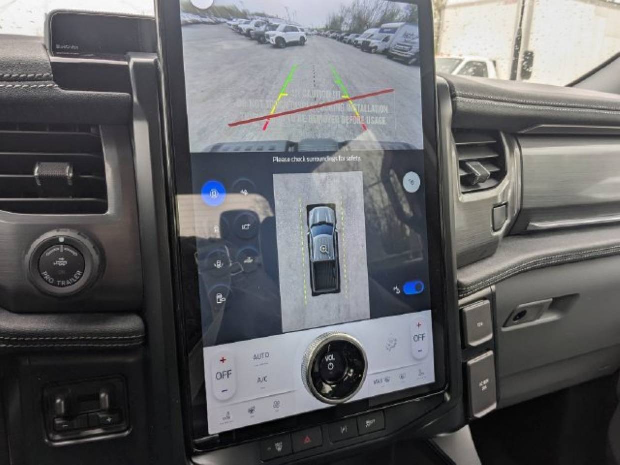 2025 Ford F-150 Lightning Flash - Photo 18