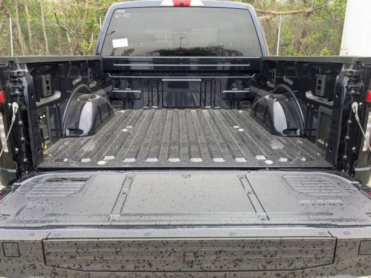 2025 Ford F-150 Lightning Flash - Photo 30