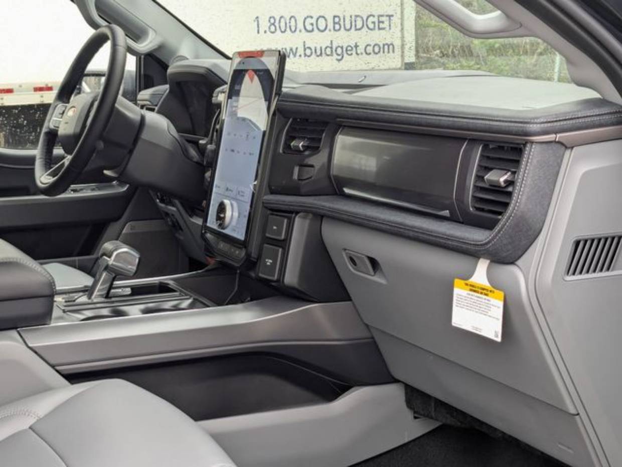 2025 Ford F-150 Lightning Flash - Photo 33