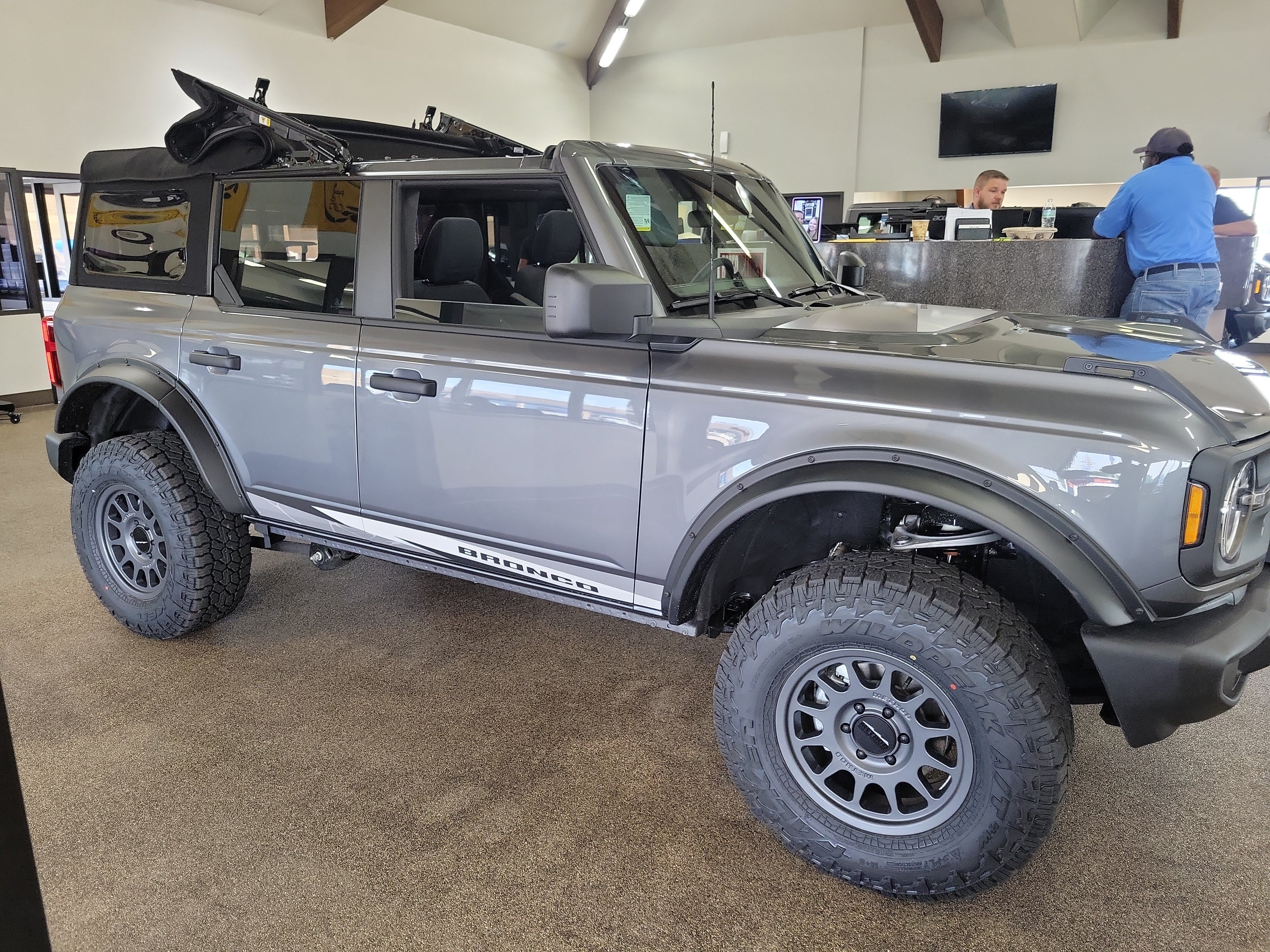 2025 Ford Bronco 4-Door Base - Photo 13