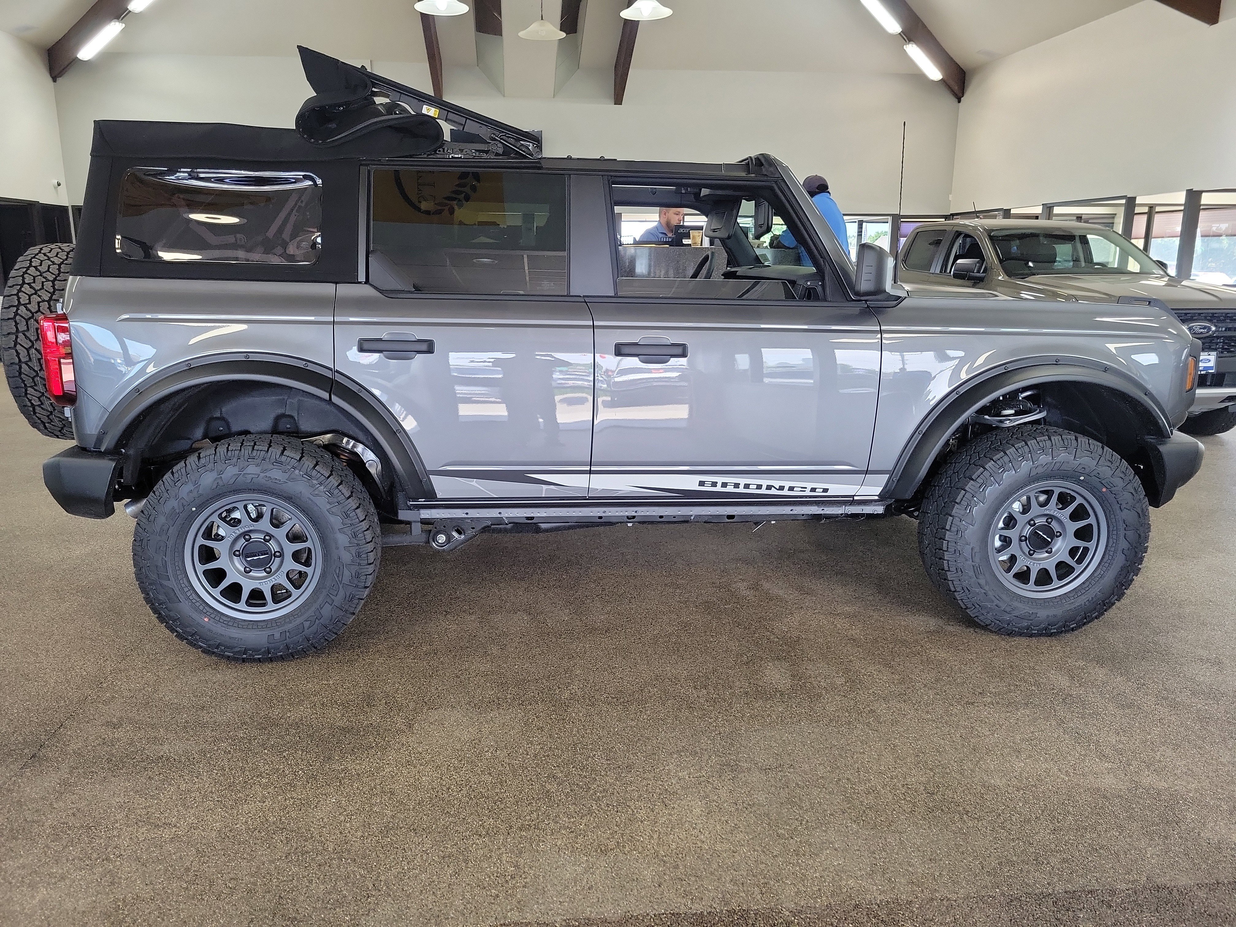2025 Ford Bronco 4-Door Base - Photo 14