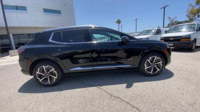 2025 Chevrolet Equinox EV 1LT - Photo 9