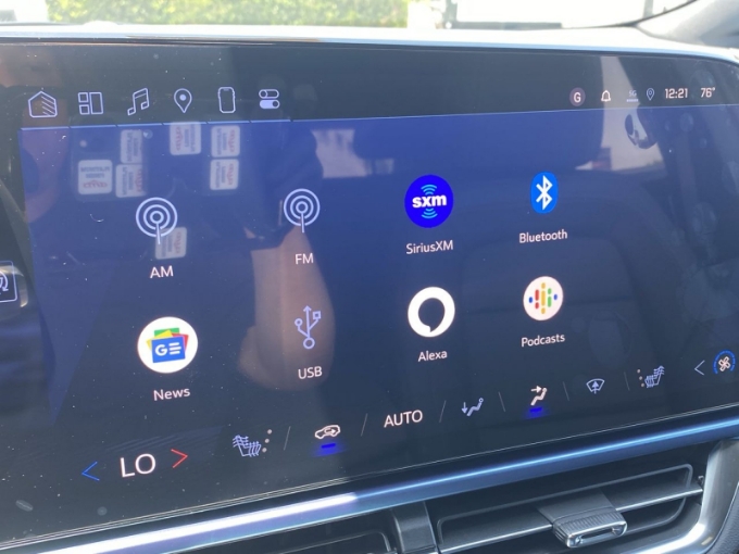 2025 Chevrolet Equinox EV 1LT - Photo 13