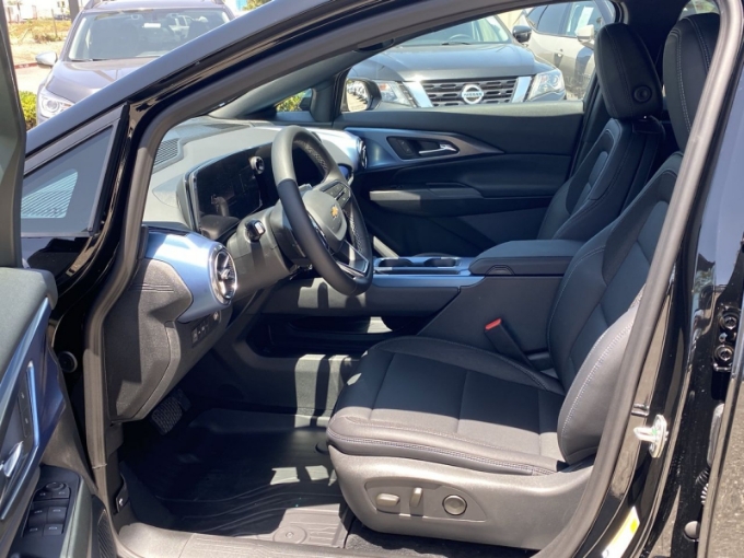 2025 Chevrolet Equinox EV 1LT - Photo 18