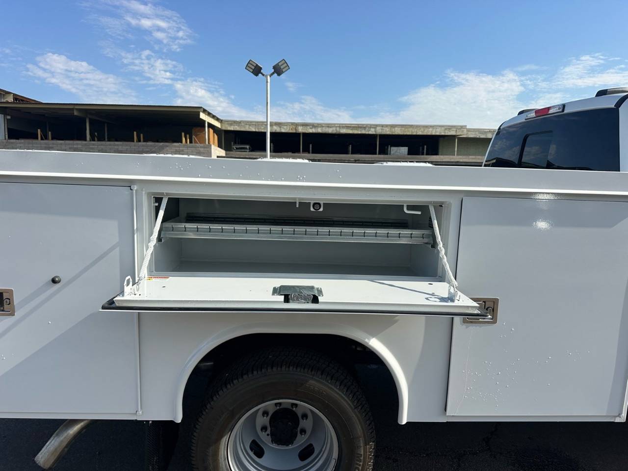 2025 Ford F-350 Super Duty Chassis Cab XL - Photo 8