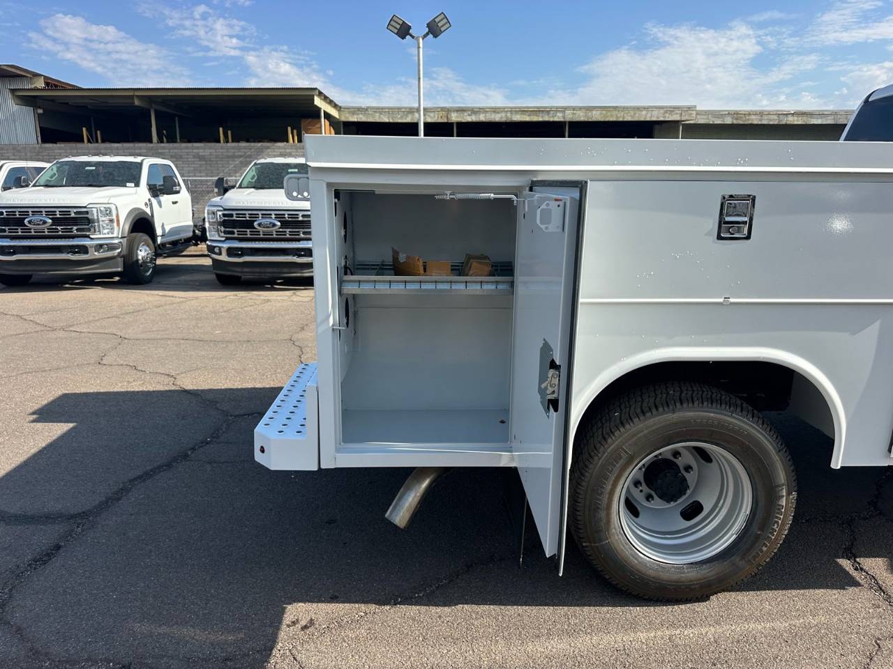 2025 Ford F-350 Super Duty Chassis Cab XL - Photo 9