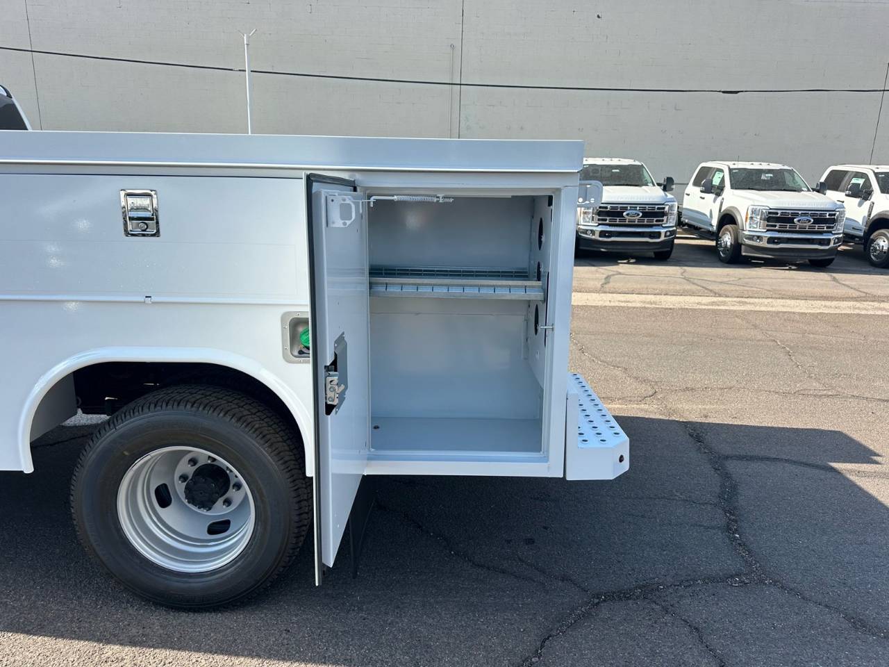 2025 Ford F-350 Super Duty Chassis Cab XL - Photo 14
