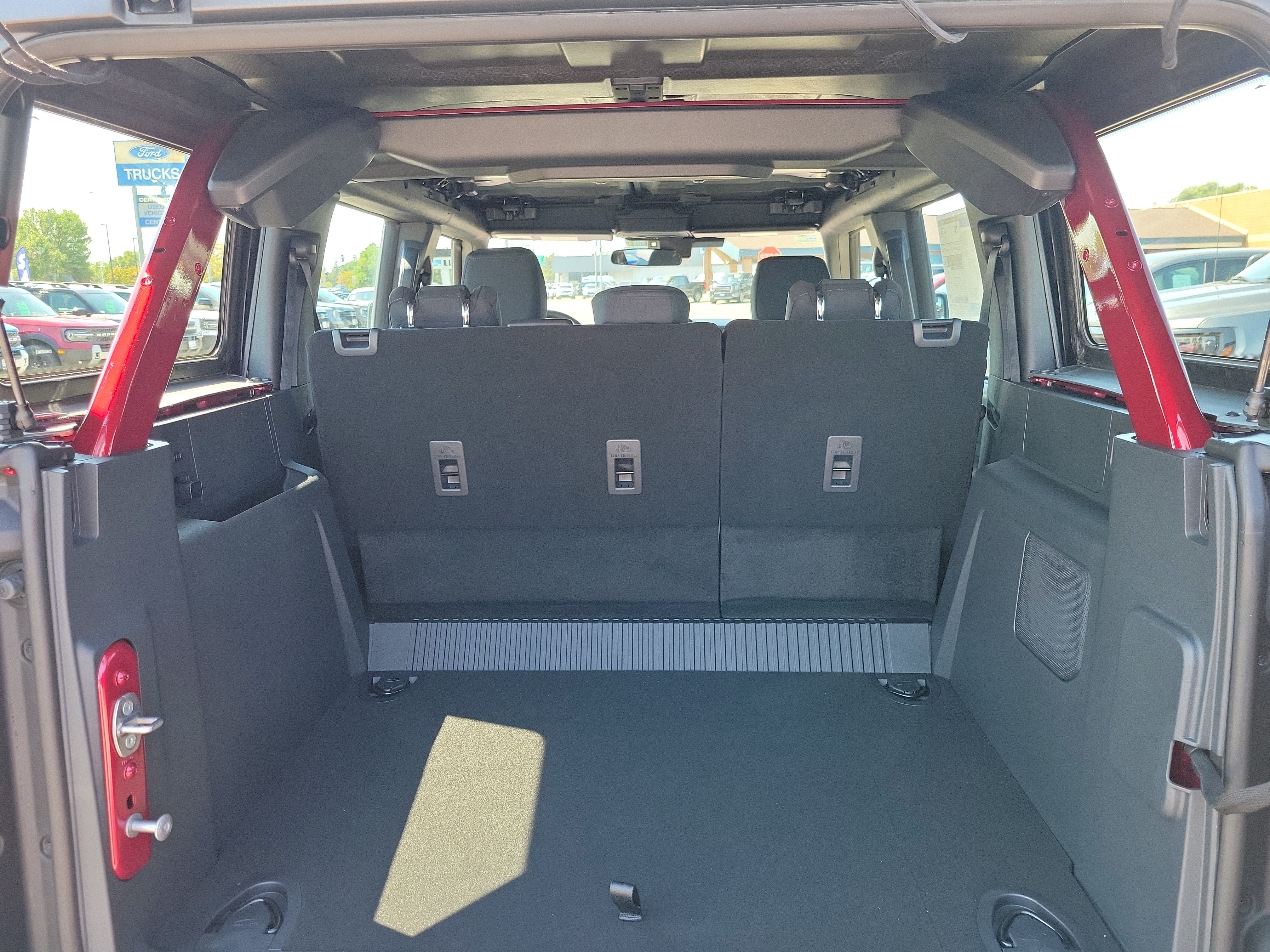 2025 Ford Bronco 4-Door Base - Photo 11