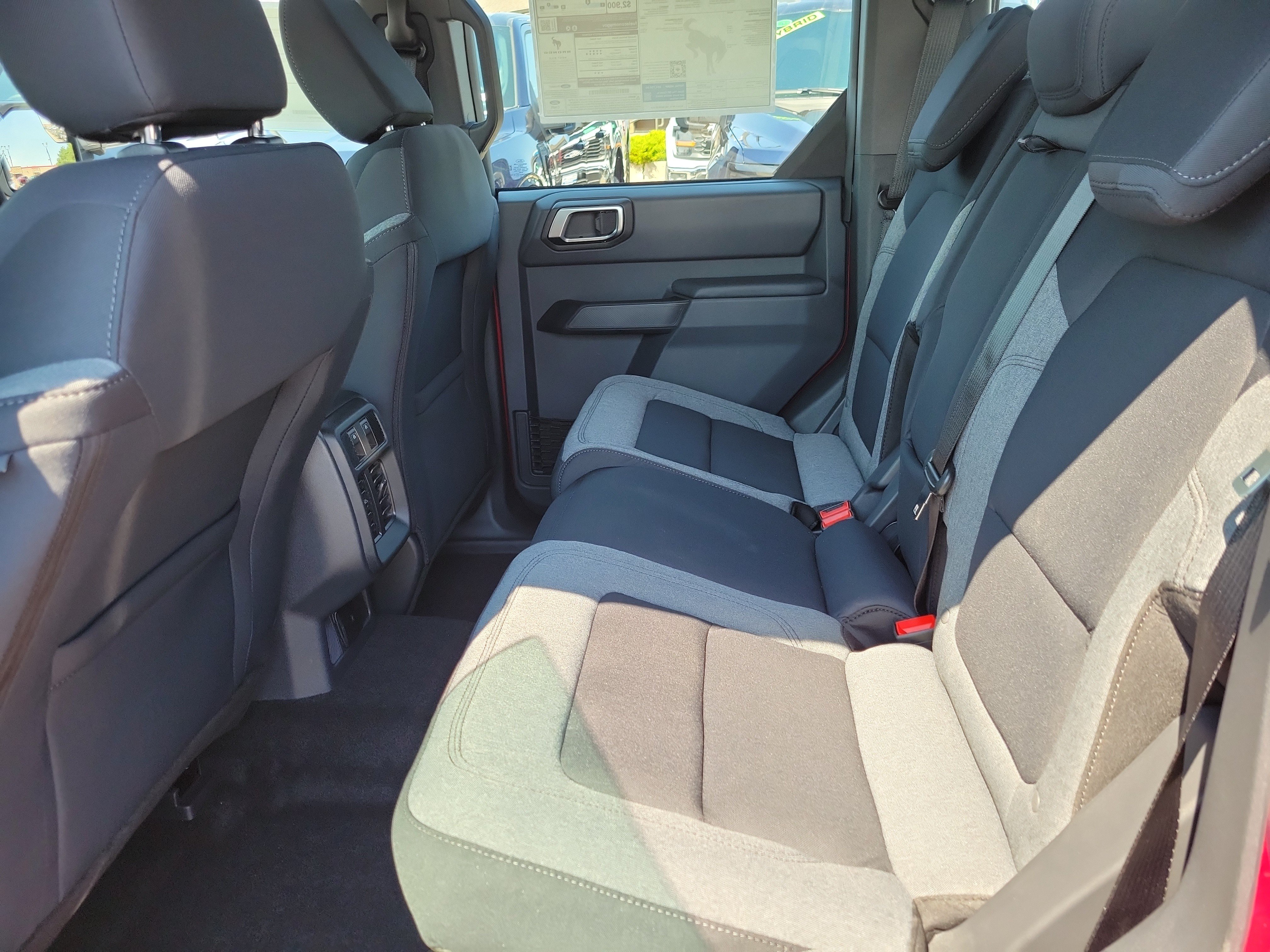 2025 Ford Bronco 4-Door Base - Photo 13