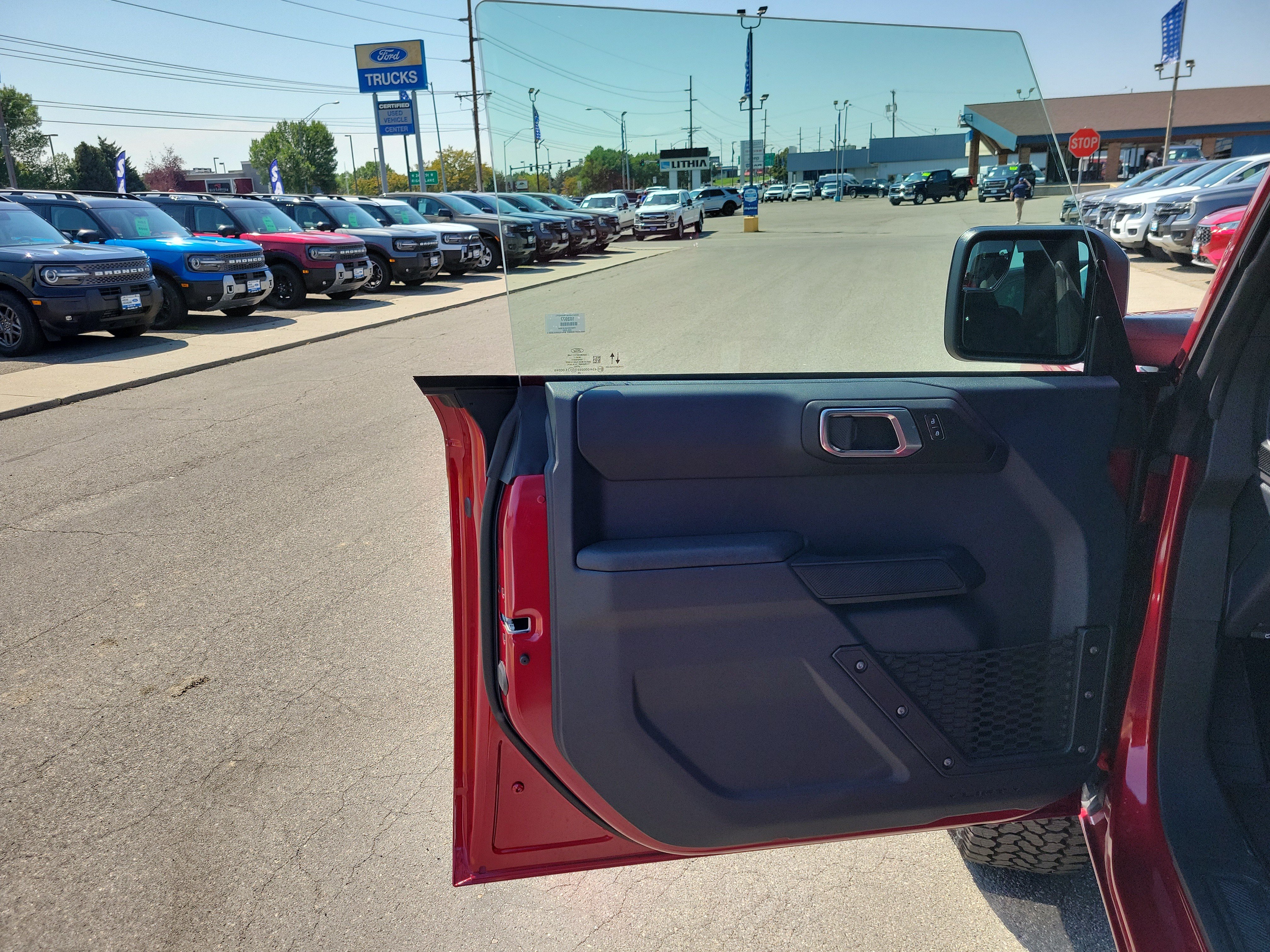 2025 Ford Bronco 4-Door Base - Photo 16
