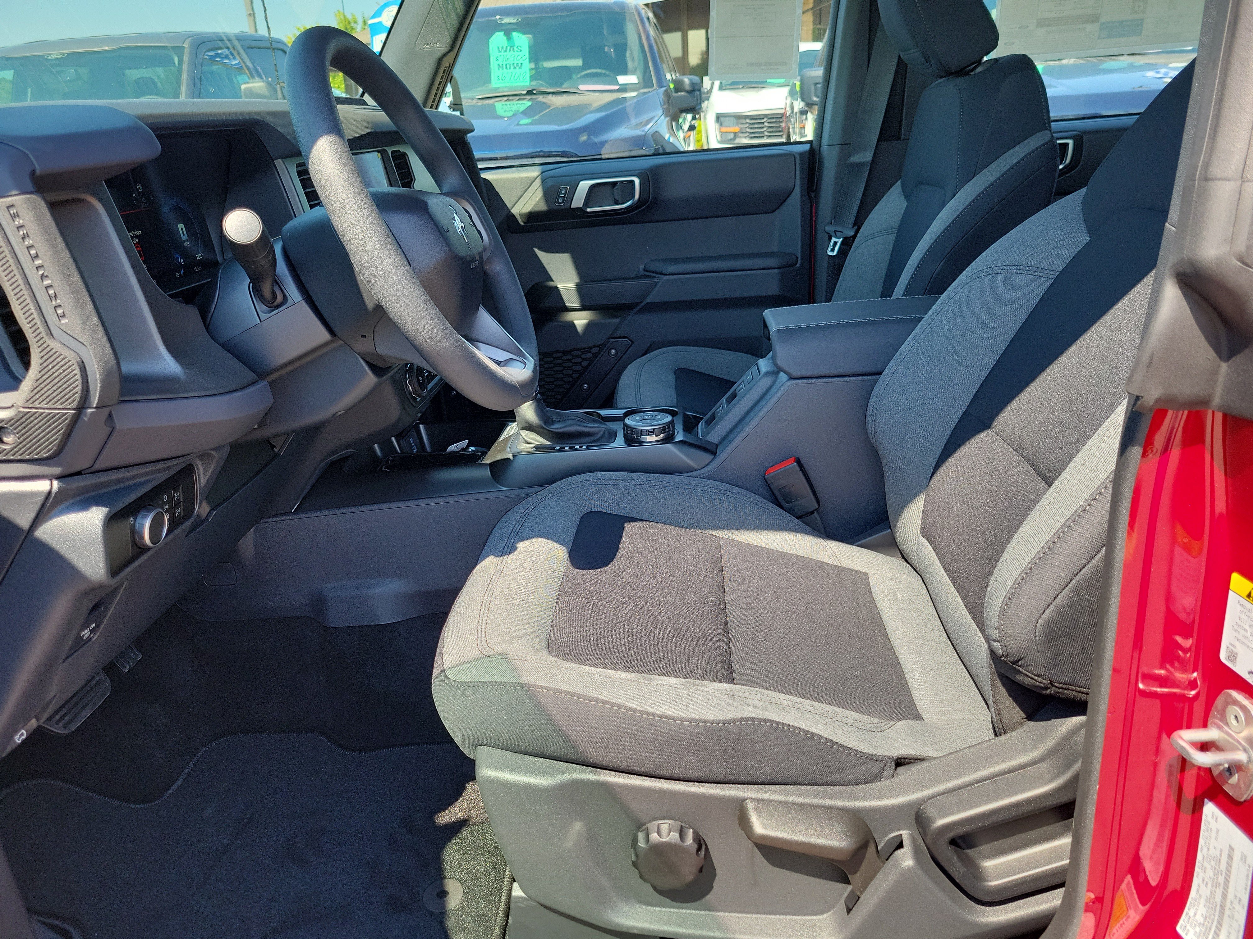 2025 Ford Bronco 4-Door Base - Photo 17