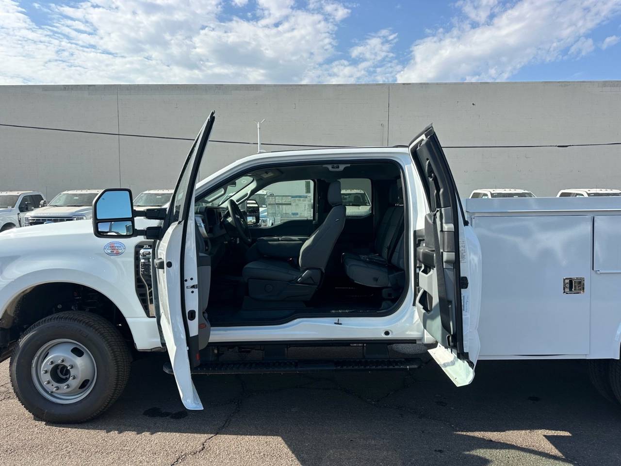 2025 Ford F-350 Super Duty Chassis Cab XL - Photo 23