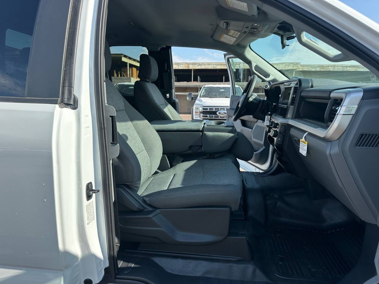 2025 Ford F-350 Super Duty Chassis Cab XL - Photo 24