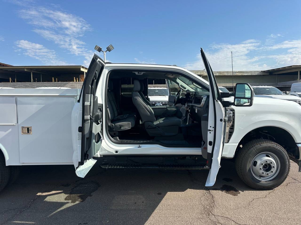 2025 Ford F-350 Super Duty Chassis Cab XL - Photo 25