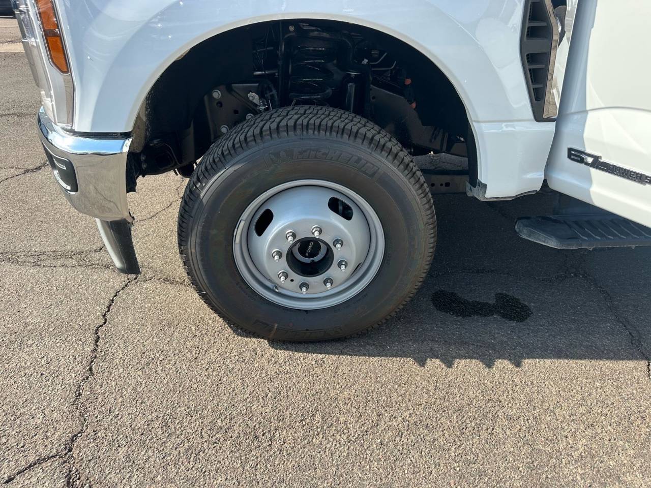 2025 Ford F-350 Super Duty Chassis Cab XL - Photo 27