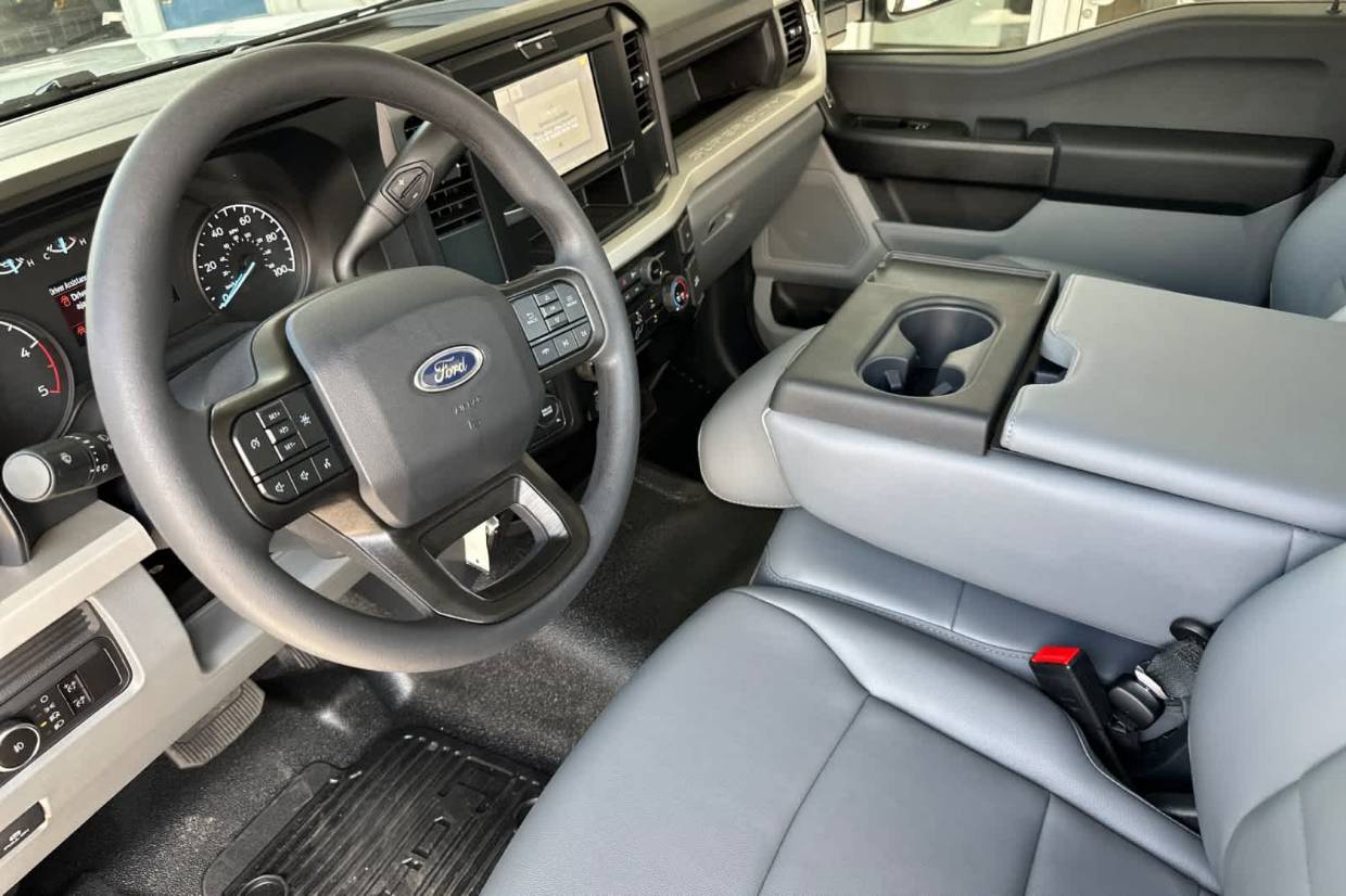 2026 Ford F-350 Super Duty Chassis Cab XL - Photo 8