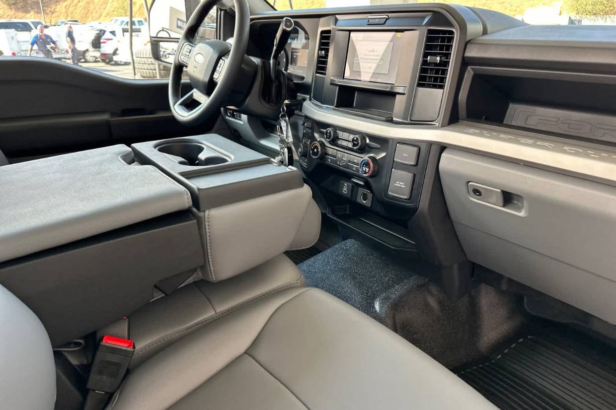 2026 Ford F-350 Super Duty Chassis Cab XL - Photo 12