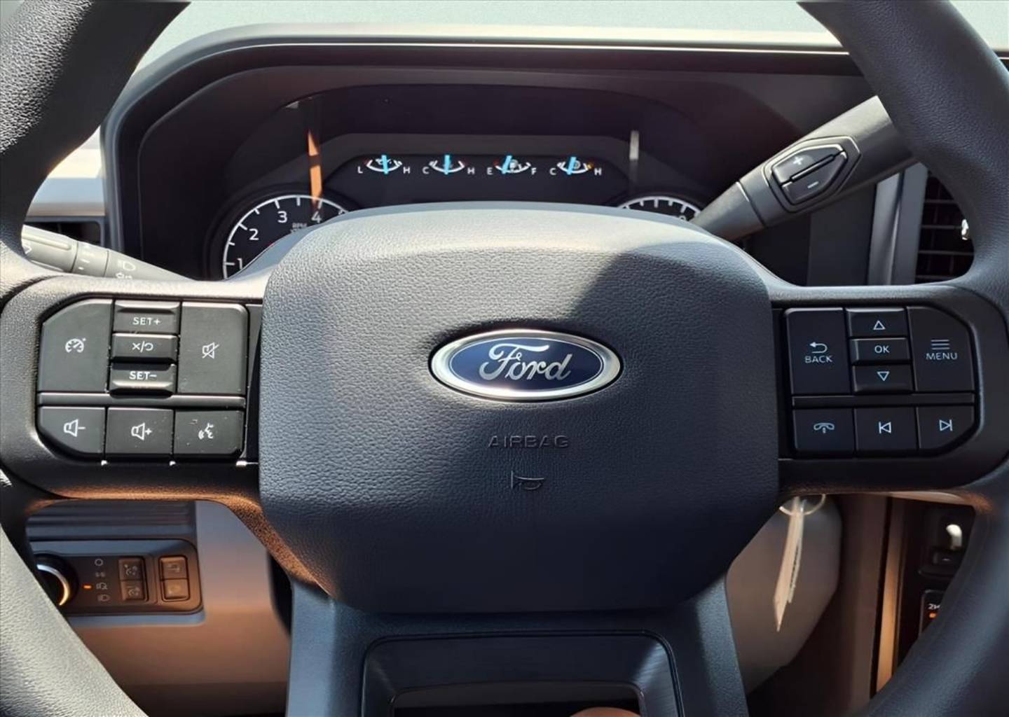 2025 Ford F-350 Super Duty XLT - Photo 19