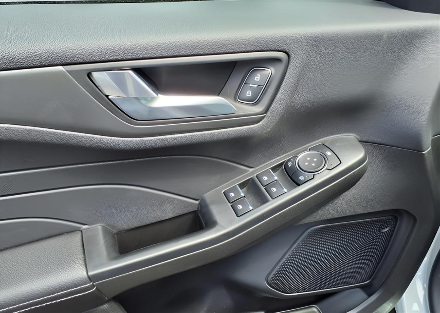 2025 Ford Escape Plug-in hybrid PHEV - Photo 11