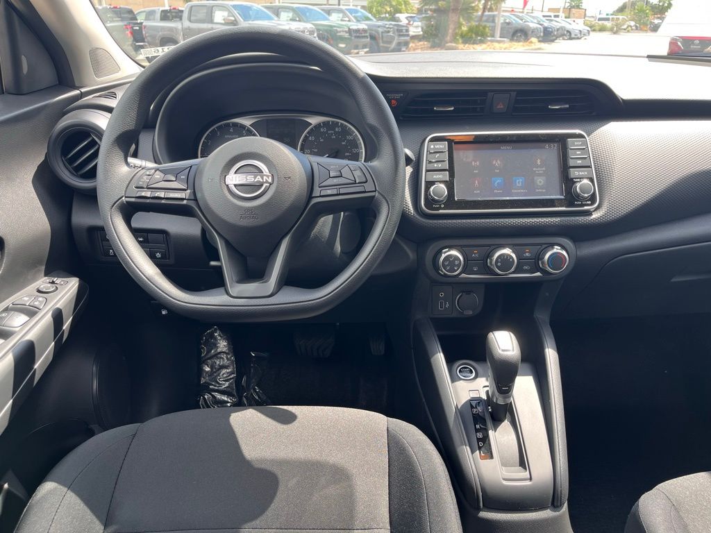 2025 Nissan KICKS PLAY Base - Photo 10