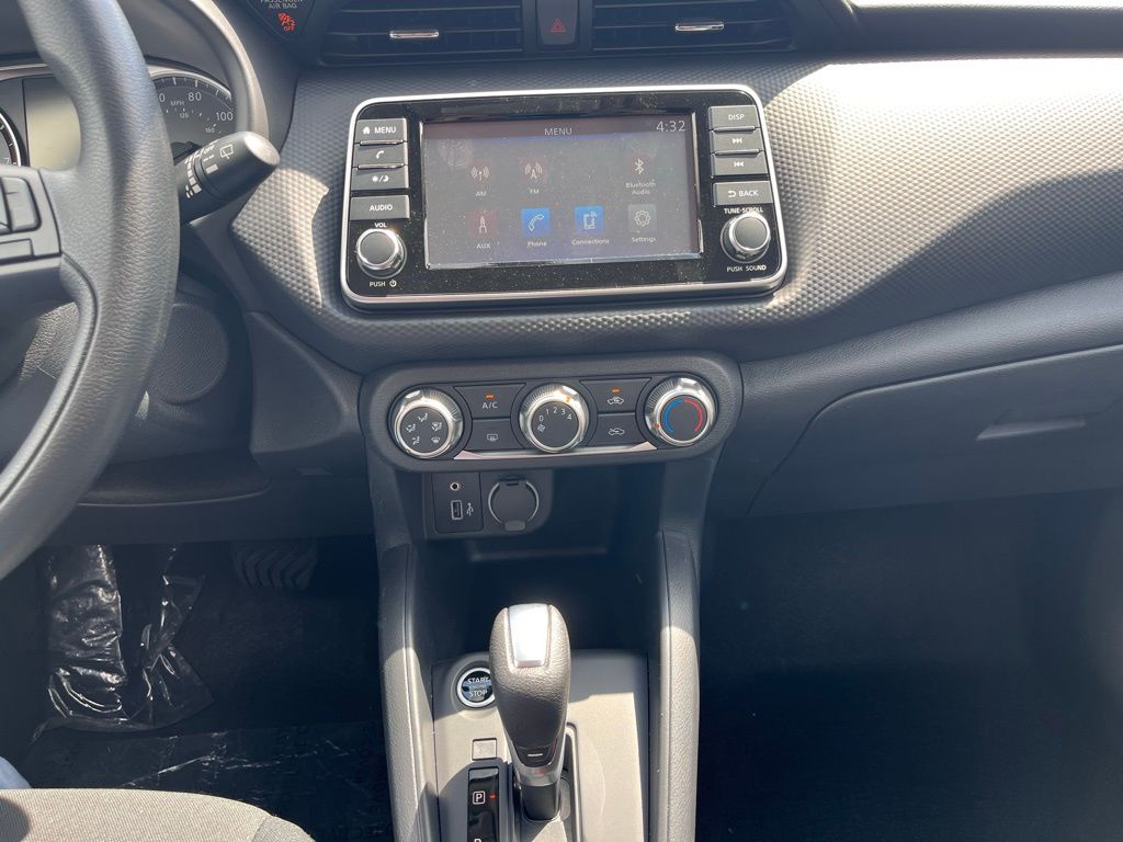 2025 Nissan KICKS PLAY Base - Photo 11