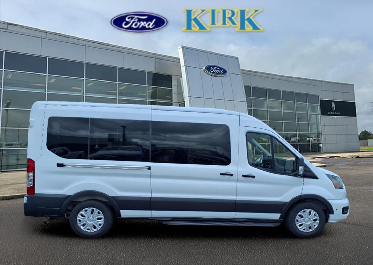 2025 Ford Transit Passenger Van XLT - Photo 23
