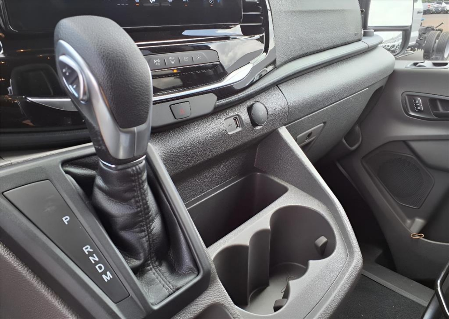 2025 Ford Transit Passenger Van XLT - Photo 33