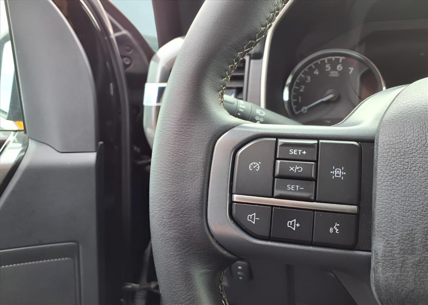 2023 Ford F-150 XLT - Photo 10