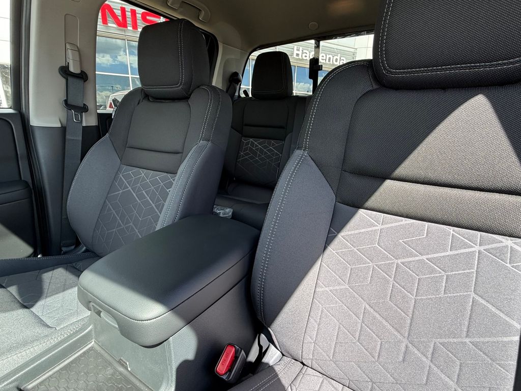 2026 Nissan Frontier SV - Photo 14