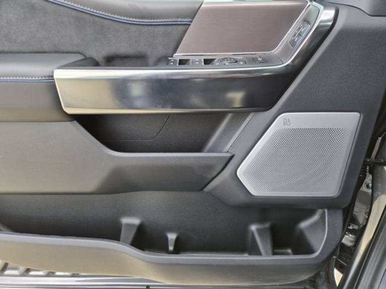 2026 Ford F-250 Super Duty Platinum - Photo 17