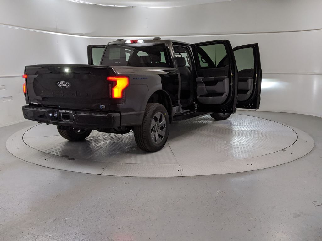 2025 Ford F-150 Lightning Flash - Photo 8