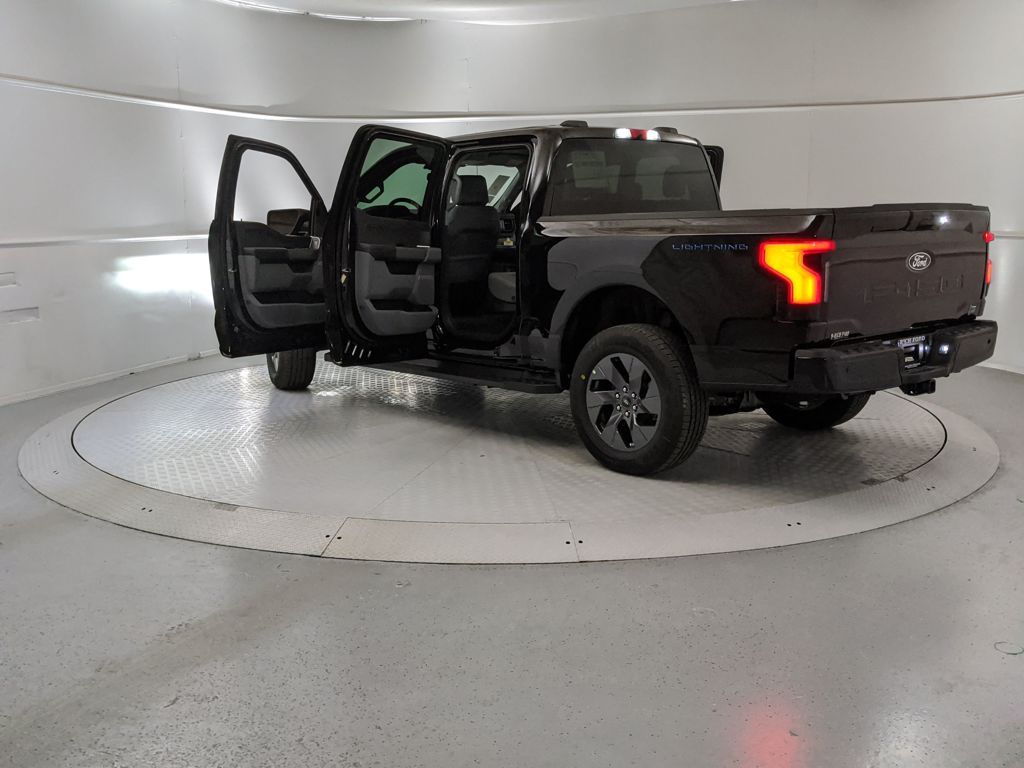 2025 Ford F-150 Lightning Flash - Photo 9