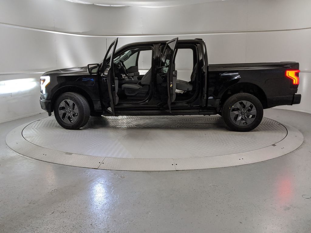 2025 Ford F-150 Lightning Flash - Photo 10