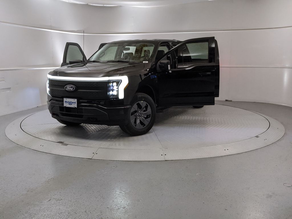 2025 Ford F-150 Lightning Flash - Photo 11