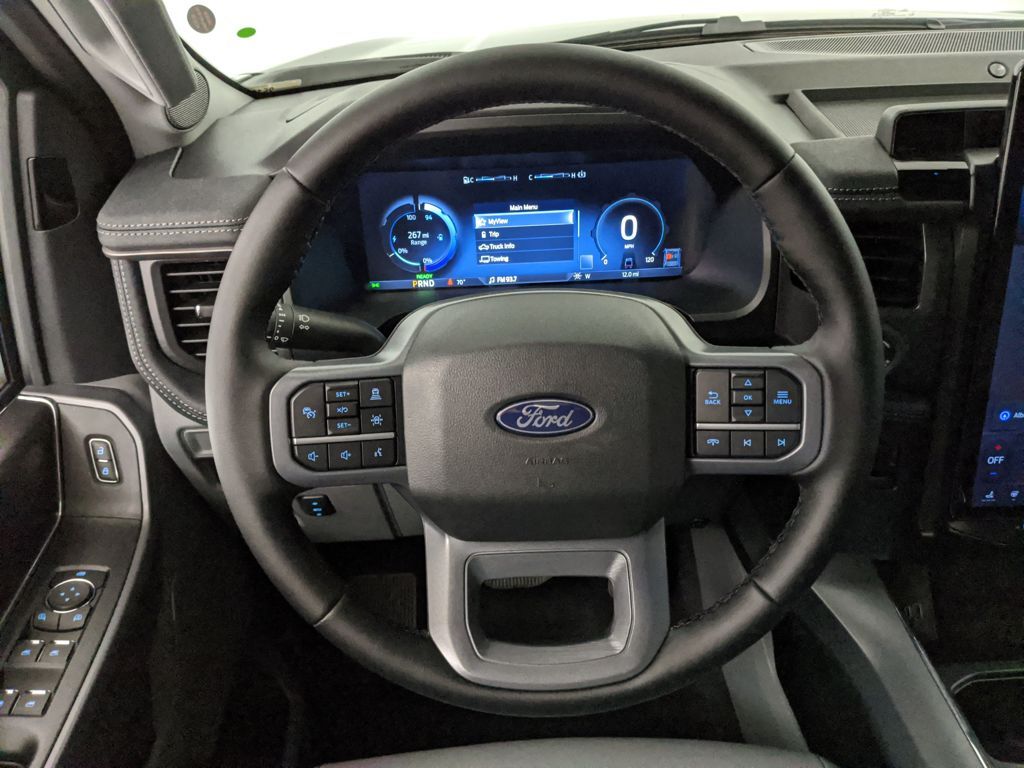 2025 Ford F-150 Lightning Flash - Photo 15