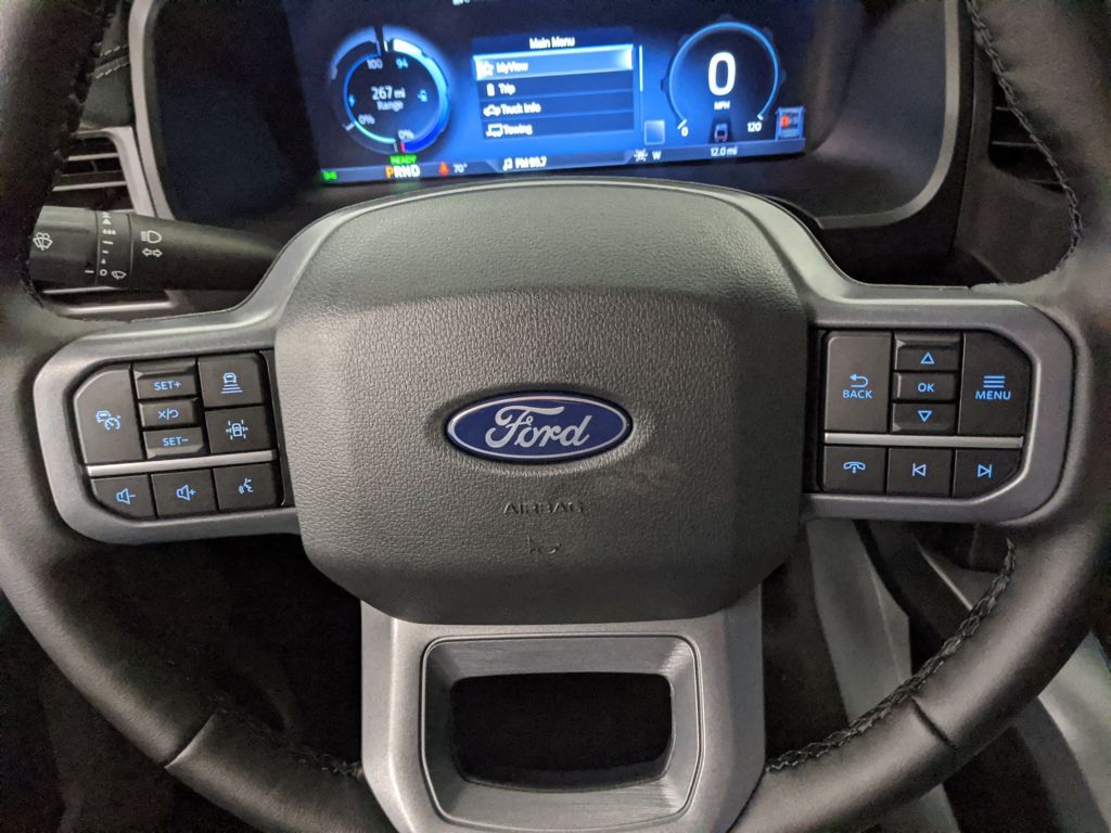 2025 Ford F-150 Lightning Flash - Photo 16