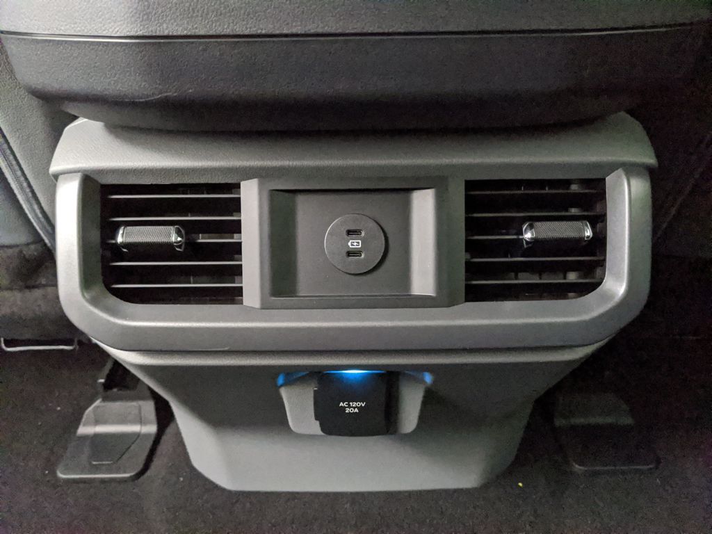 2025 Ford F-150 Lightning Flash - Photo 18